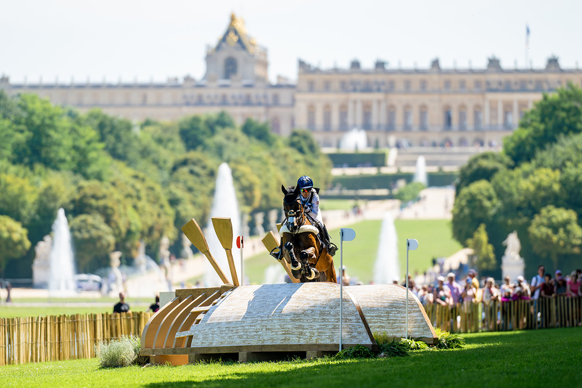 Laura Collett and London 52 on the 2024 Paris Olympics eventing cross-country course with the Palace of Versailles setting the scene