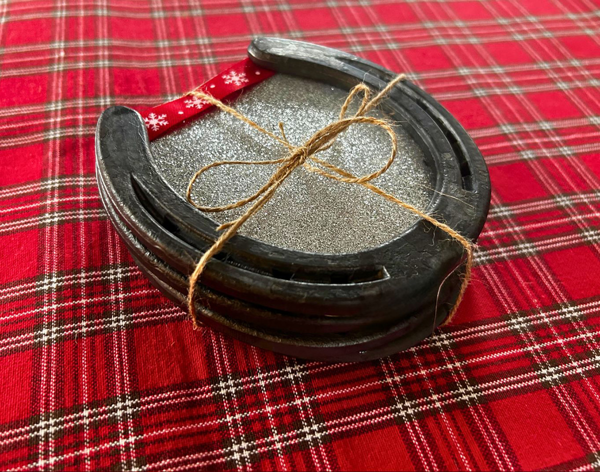 A coaster made of horseshoes, a perfect DIY horsey Christmas gift.