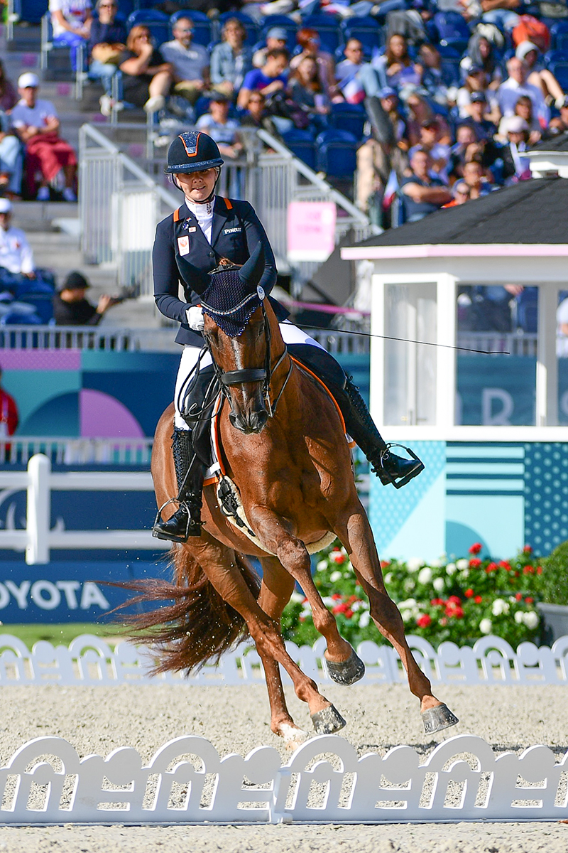 Demi Haerkens and Daula, gold medalists